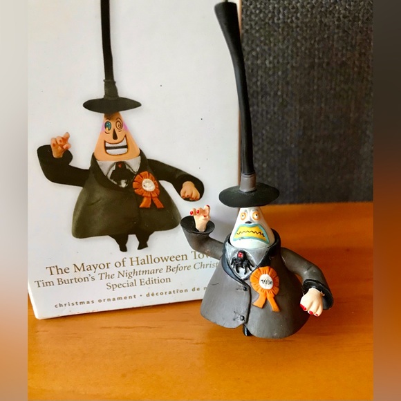 2010 Hallmark Nightmare Before Christmas Mayor Halloween Town Ornament Decor - Picture 1 of 9